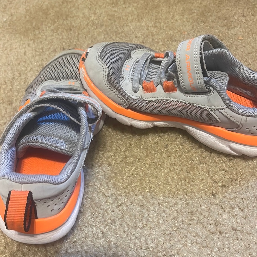 Euc under armour boy shoes